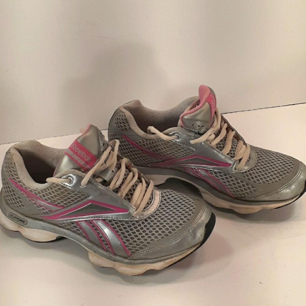 Reebok womens running shoe sz us 6 1/2